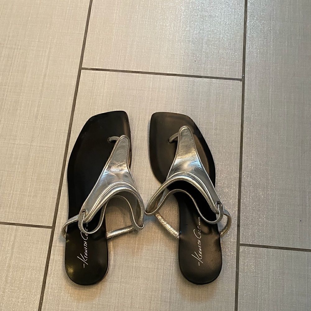 EUC KENNETH COLE preloved silver sandals - Picture 4 of 10